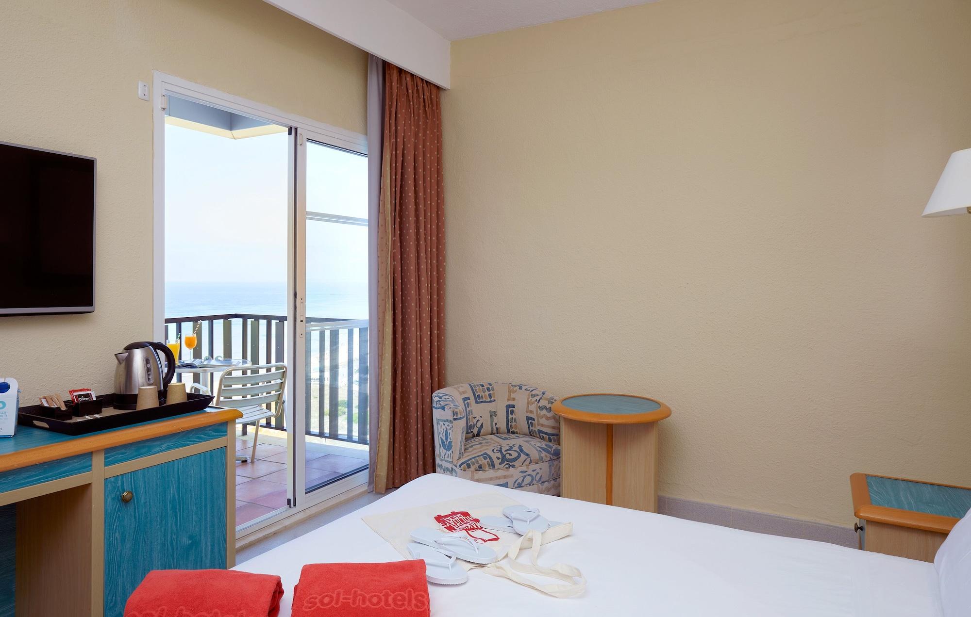 Sol Milanos Pingueinos Hotel Son Bou Exterior photo