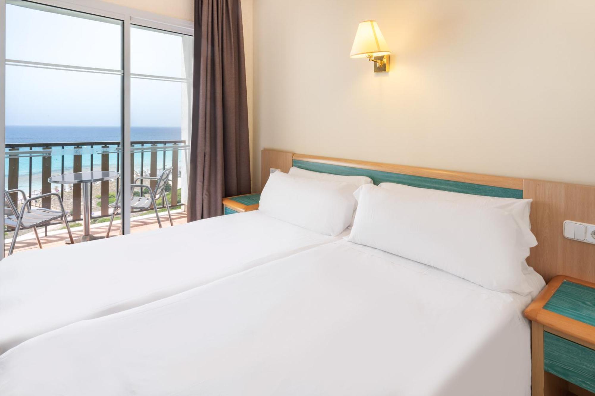 Sol Milanos Pingueinos Hotel Son Bou Exterior photo