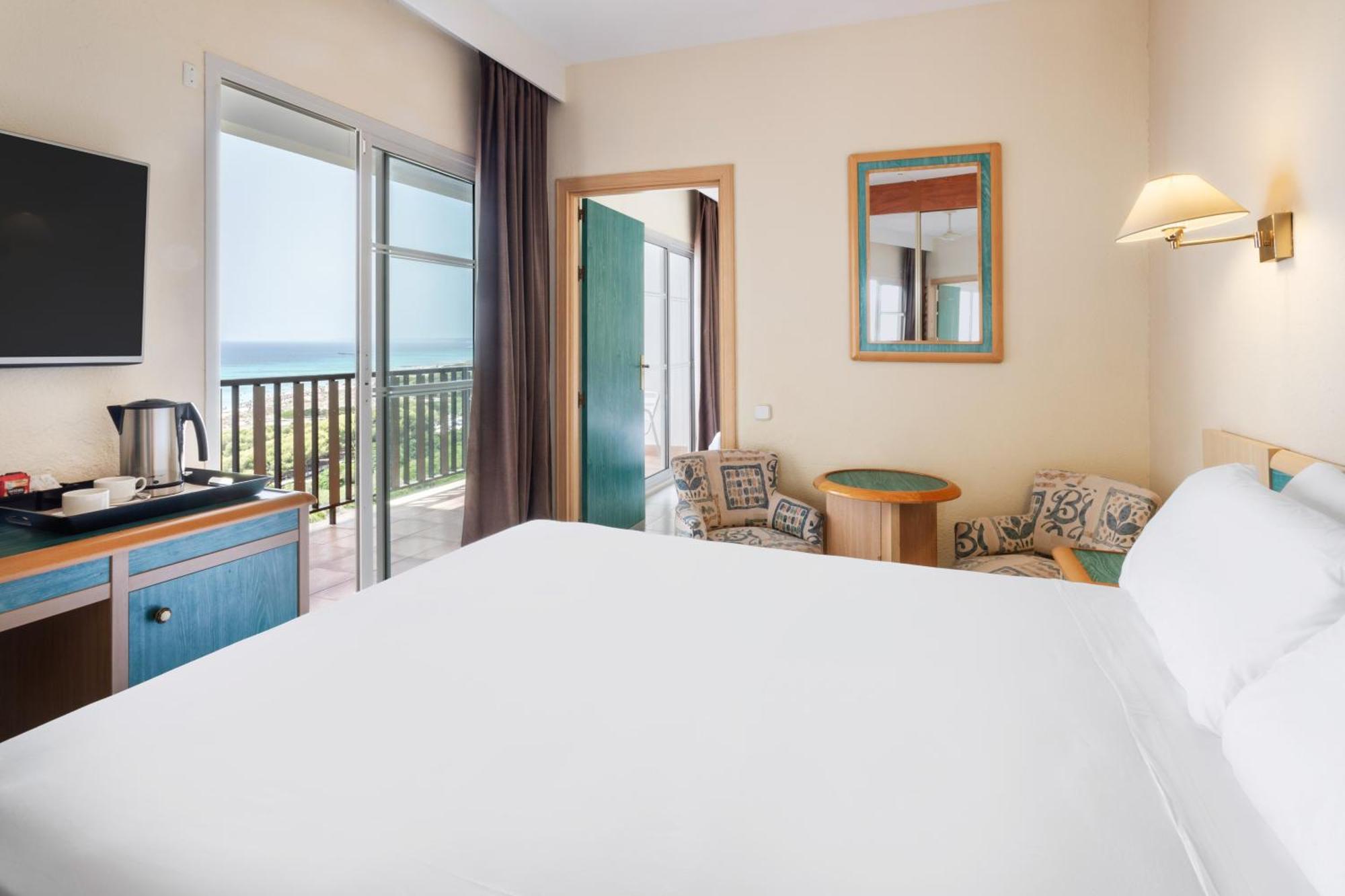 Sol Milanos Pingueinos Hotel Son Bou Exterior photo
